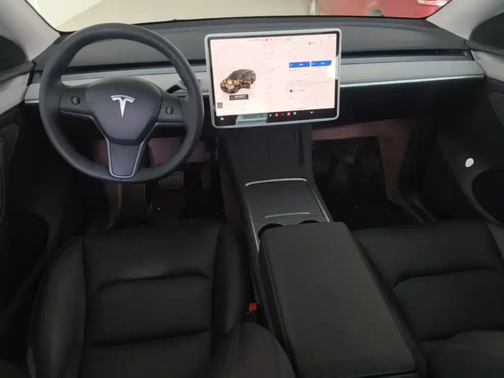 Tesla Model Y — фото 8