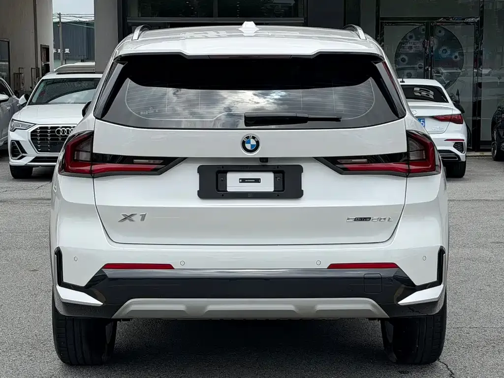 BMW X1 — фото 8