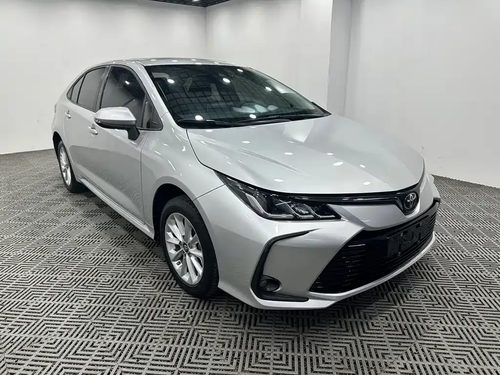 Toyota Corolla — фото 1