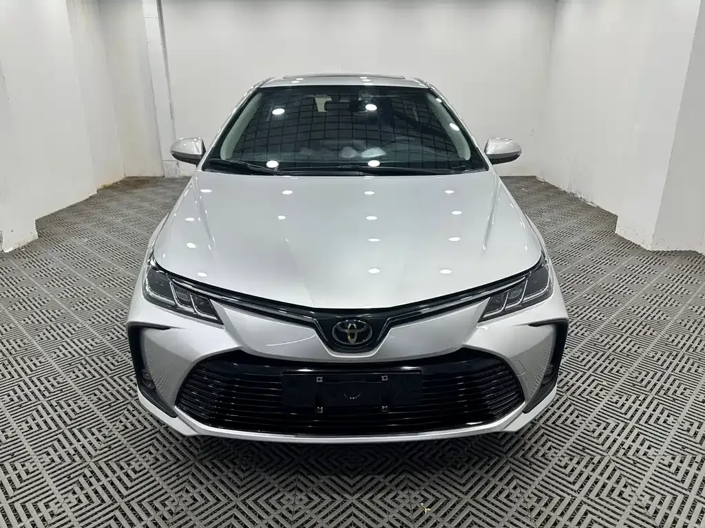 Toyota Corolla — фото 7