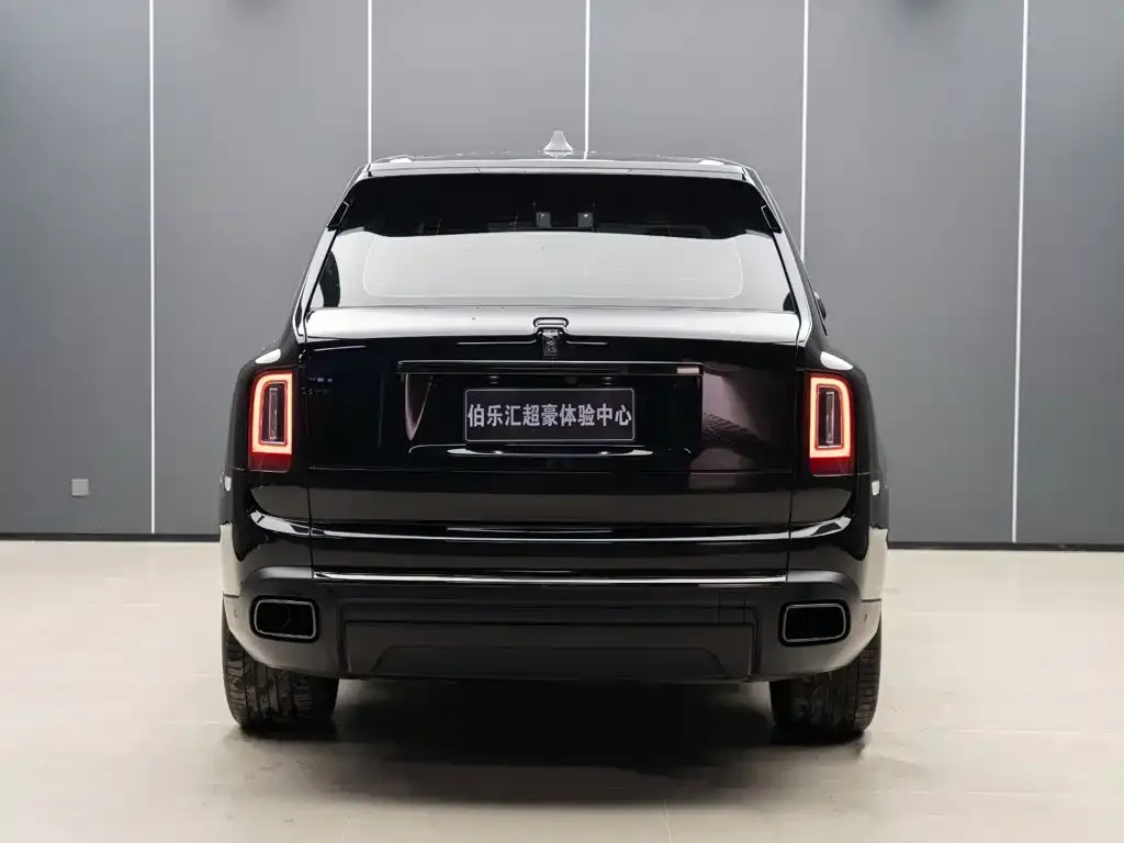 Rolls-Royce Cullinan — фото 10
