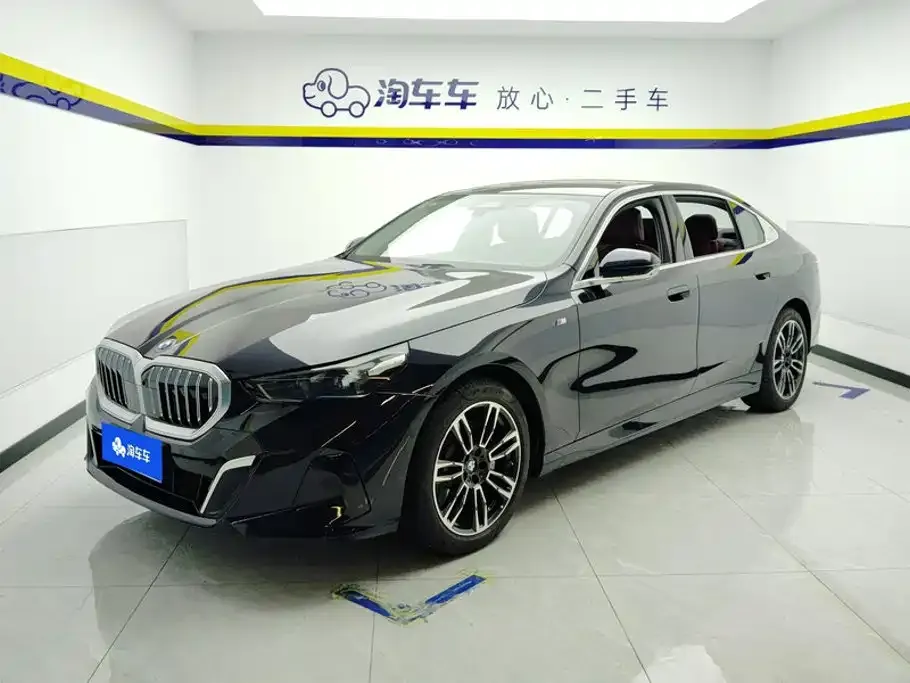 BMW 5 Series — фото 1