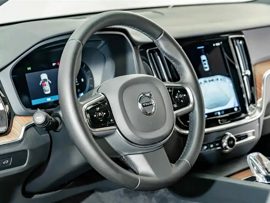 Volvo S60 — фото 10