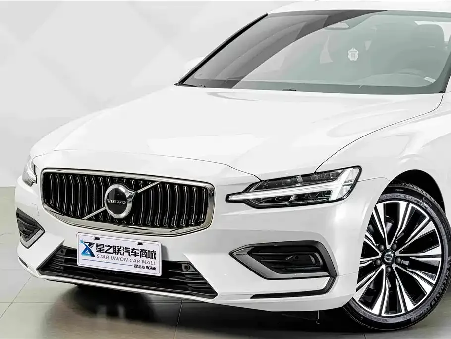 Volvo S60 — фото 9