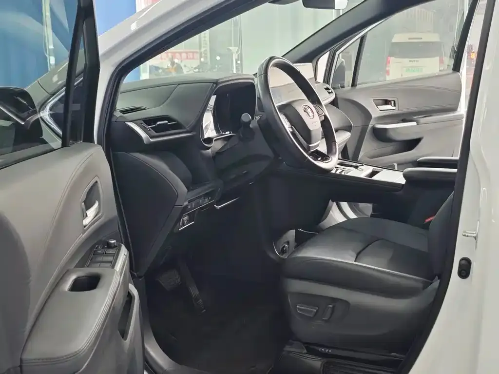 Toyota Sienna — фото 8
