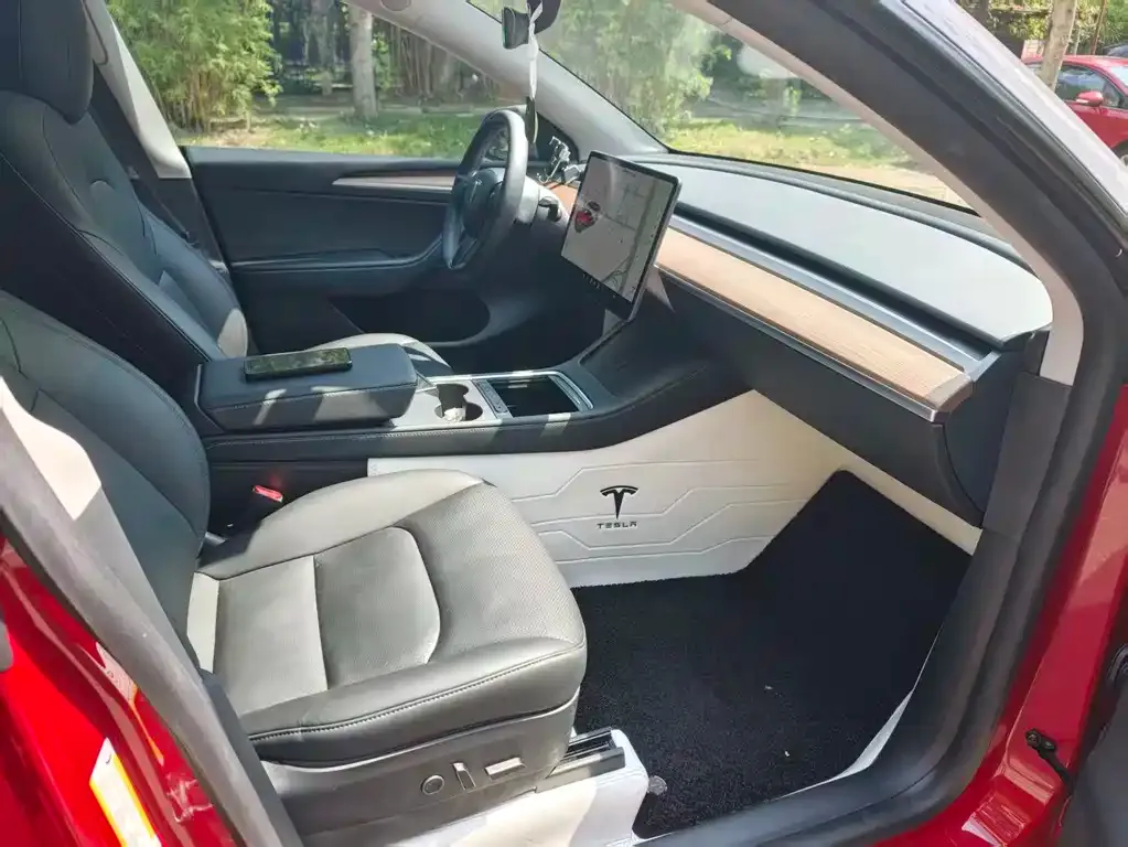 Tesla Model Y — фото 3