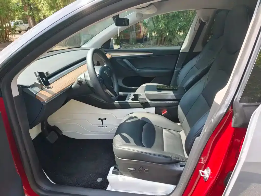 Tesla Model Y — фото 4