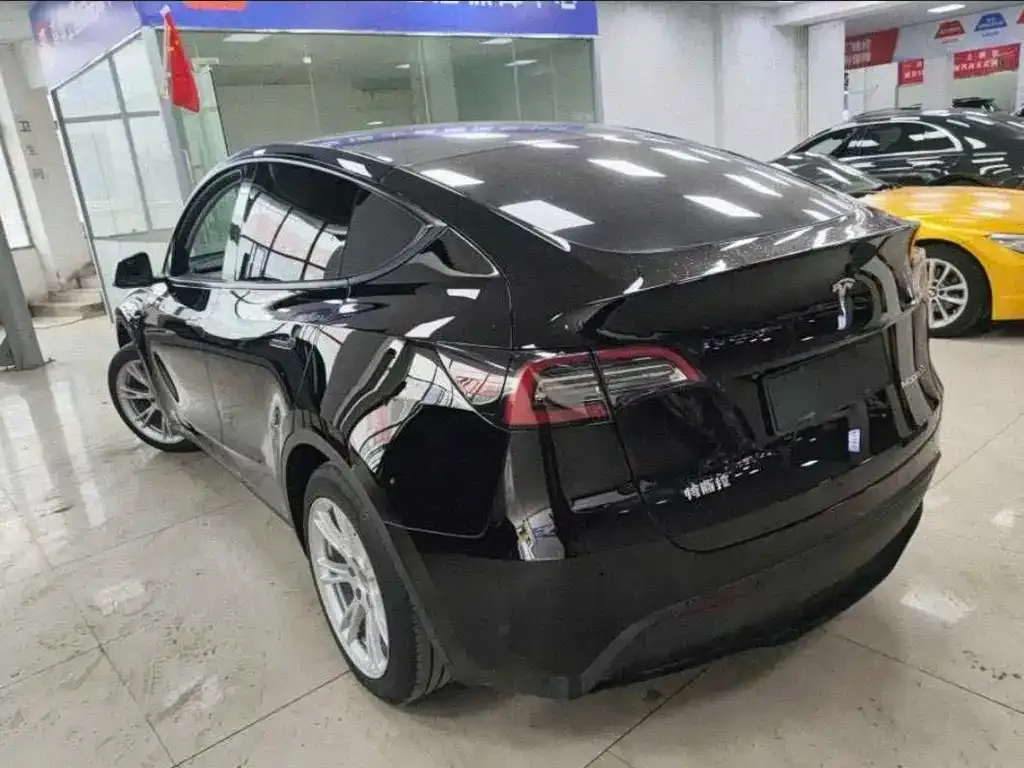 Tesla Model Y — фото 4