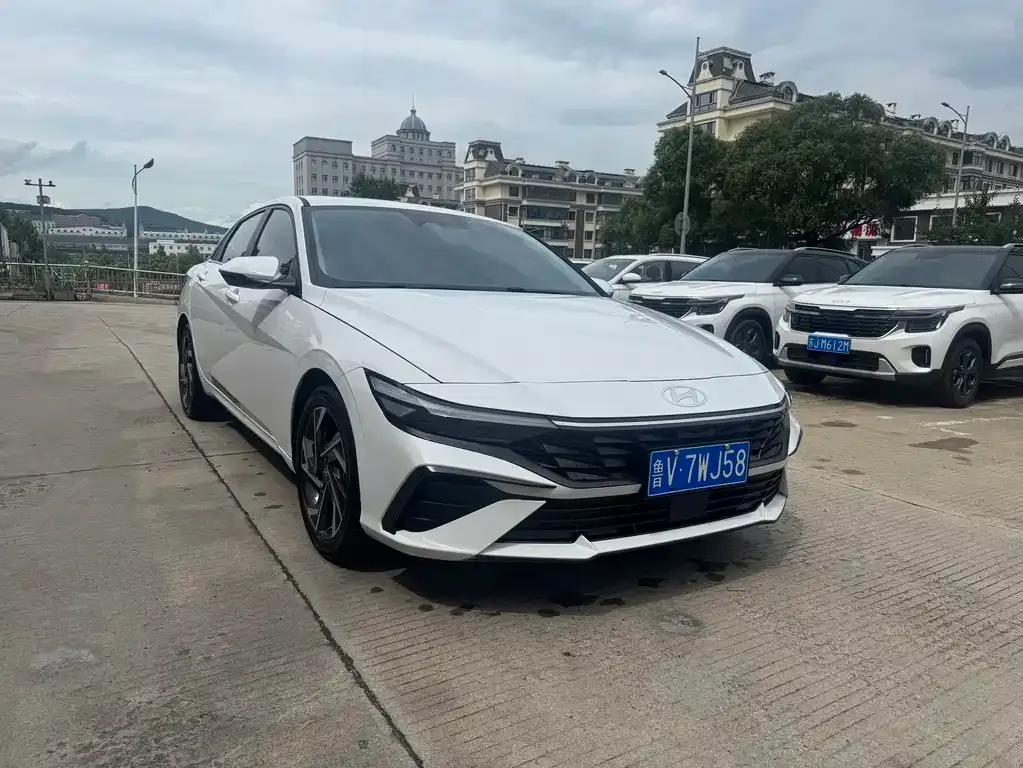 Hyundai Elantra — фото 2
