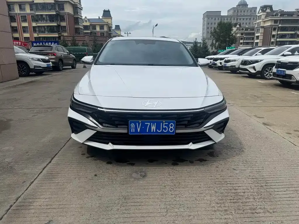 Hyundai Elantra — фото 10