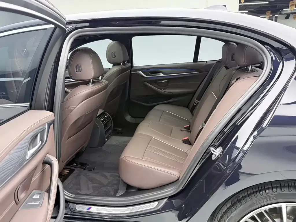 BMW 5 Series — фото 4