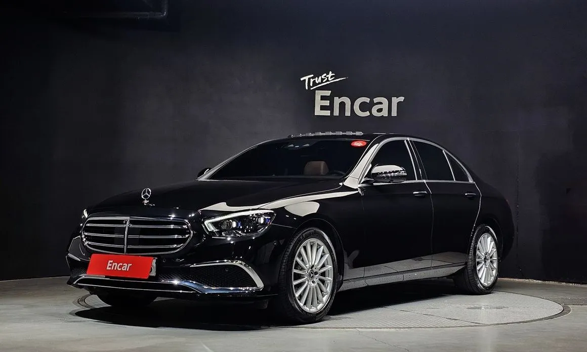Mercedes-Benz E-Class — фото 1