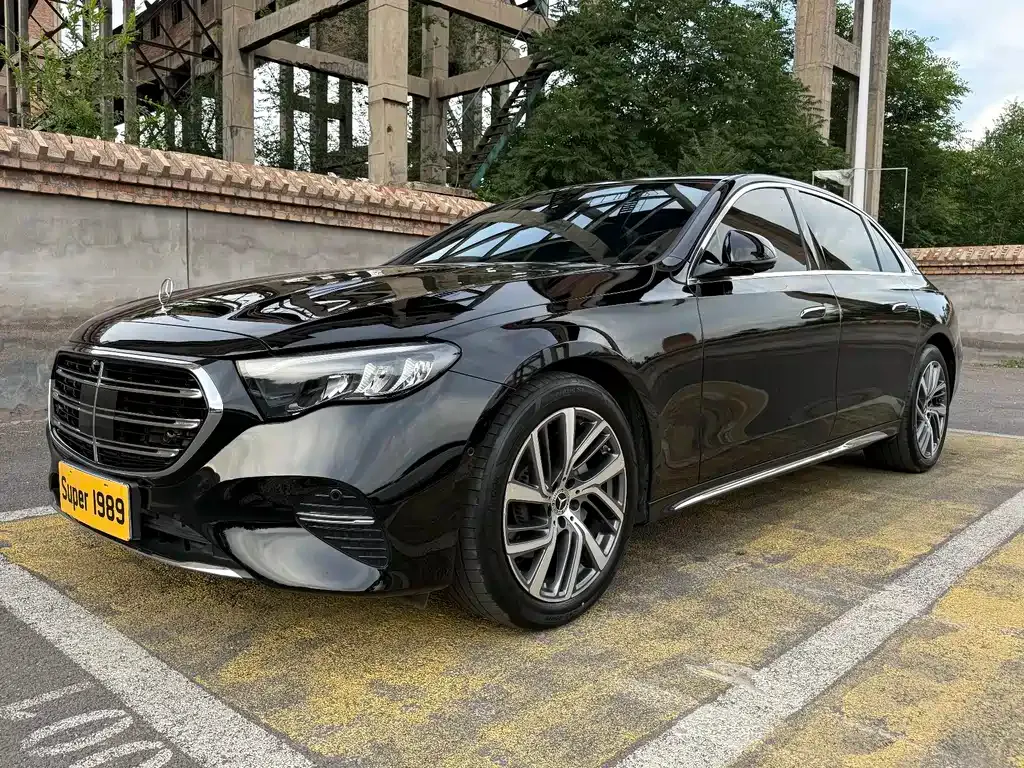 Mercedes-Benz E-Class — фото 1