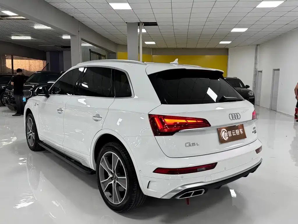 Audi Q5L — фото 3