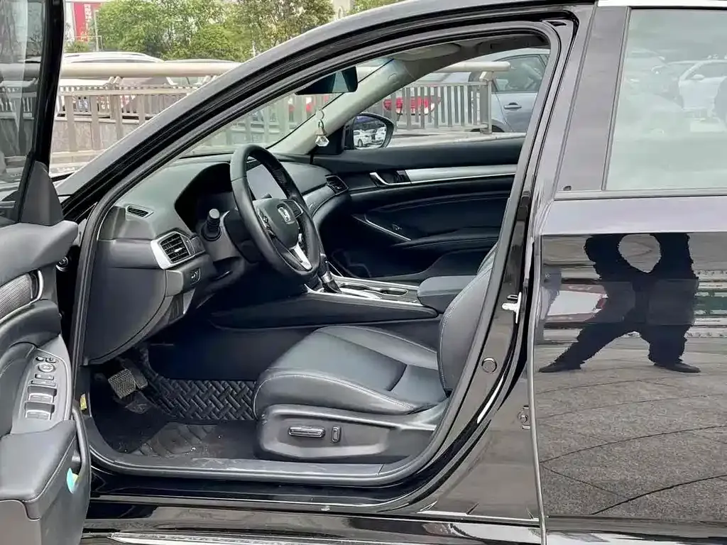 Honda Accord — фото 8