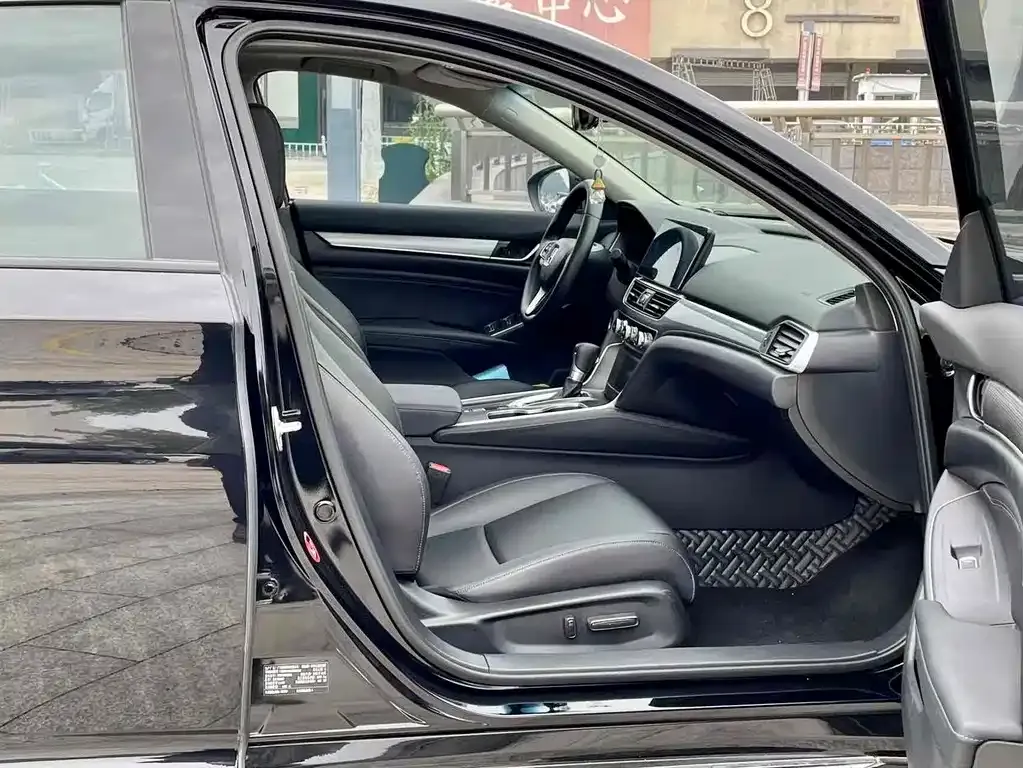 Honda Accord — фото 7