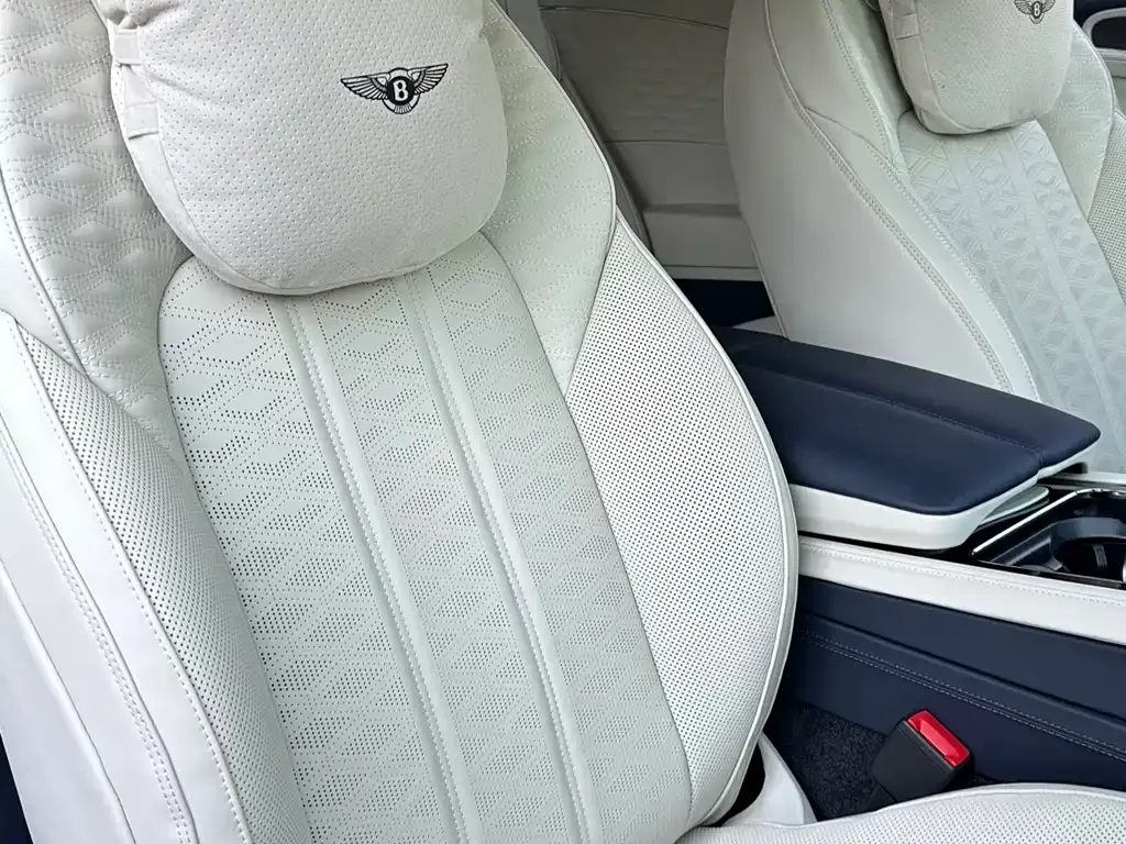 Bentley Flying Spur PHEV — фото 8
