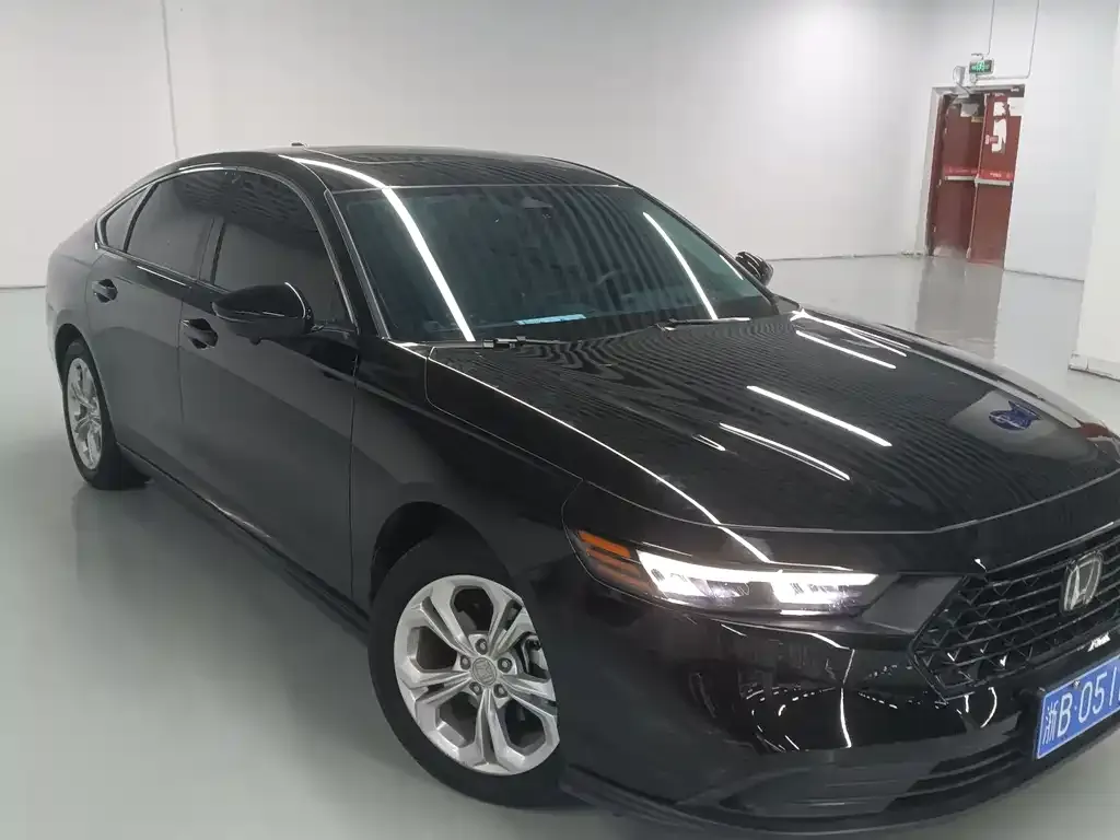 Honda Accord — фото 1