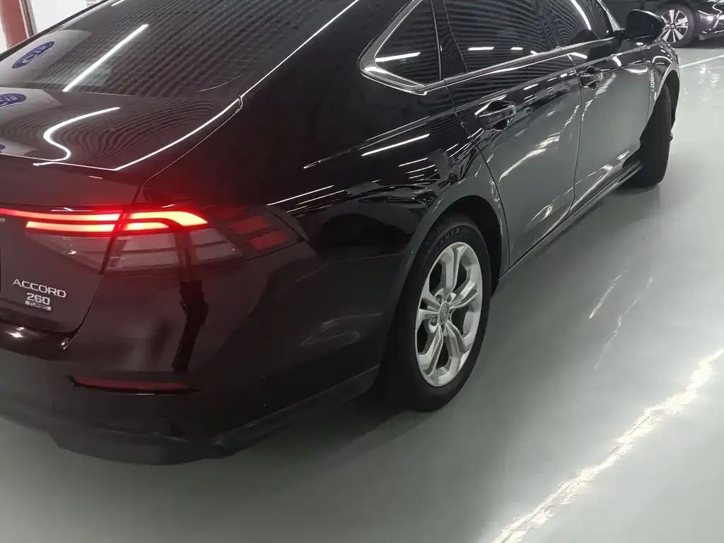 Honda Accord — фото 10