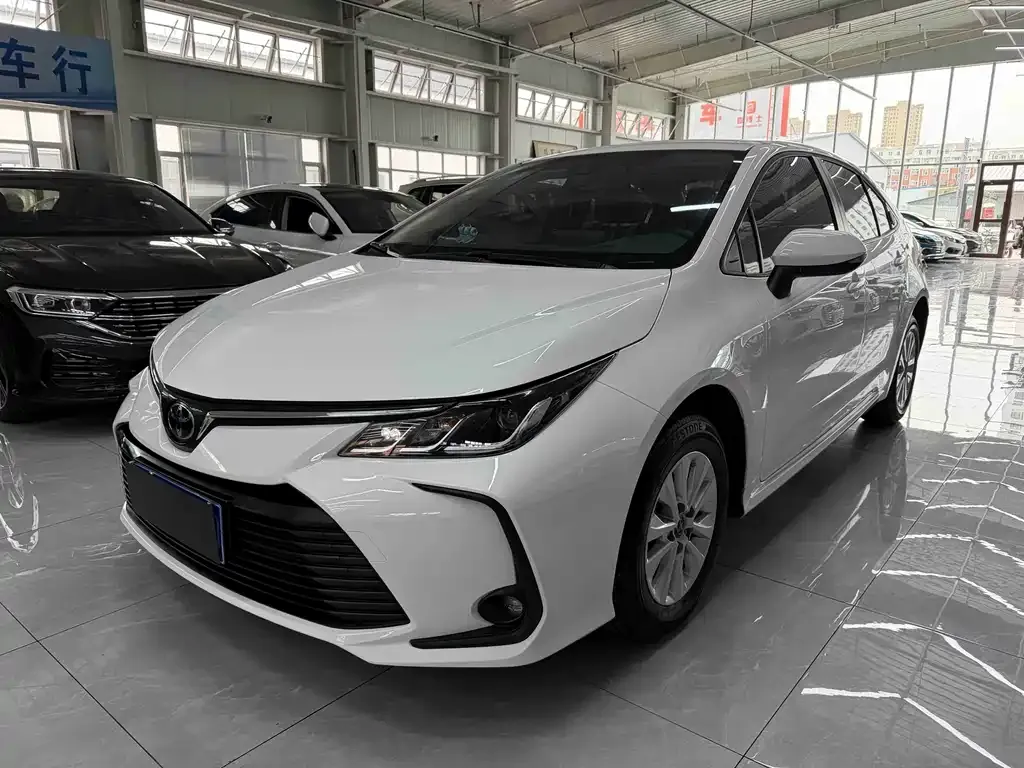Toyota Corolla — фото 1