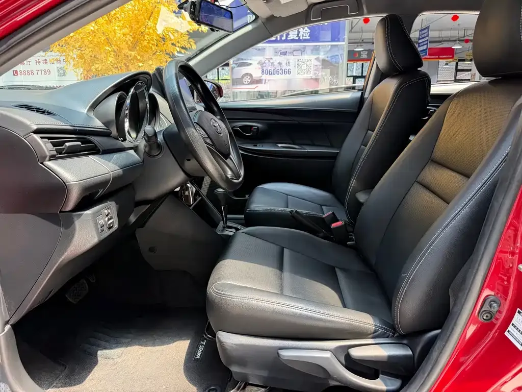 Toyota Yaris L — фото 2