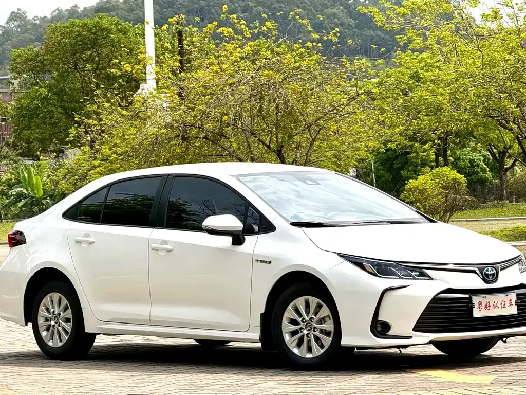 Toyota Corolla — фото 1