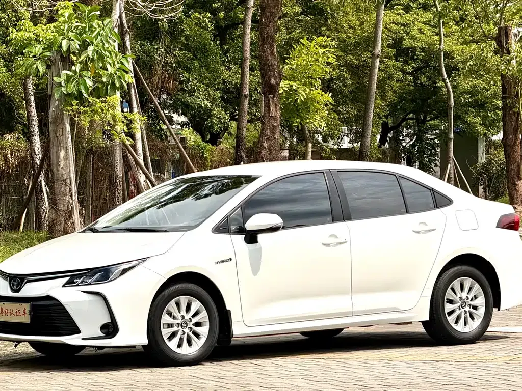 Toyota Corolla — фото 8