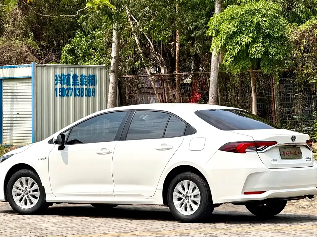 Toyota Corolla — фото 9