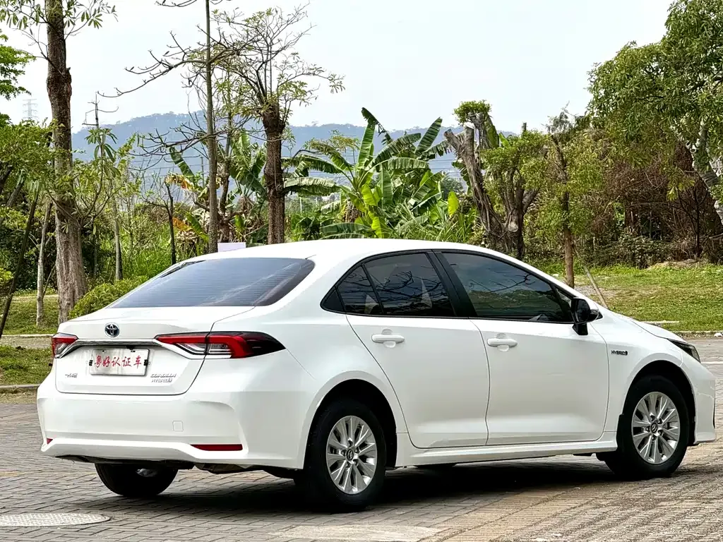 Toyota Corolla — фото 4