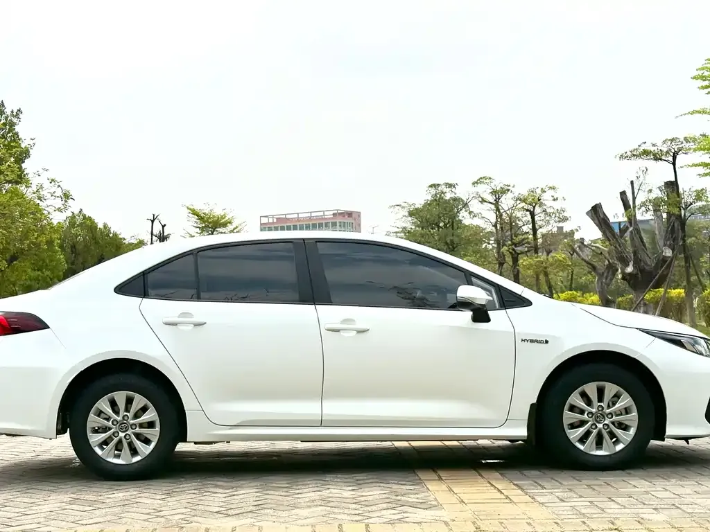 Toyota Corolla — фото 3