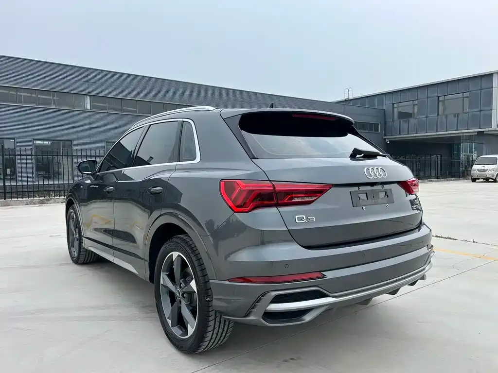 Audi Q3 — фото 10