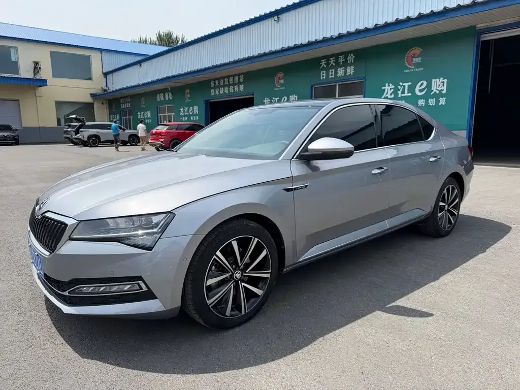 Skoda Superb — фото 1