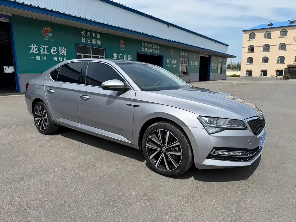 Skoda Superb — фото 4