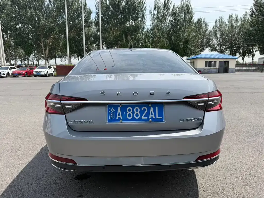 Skoda Superb — фото 9