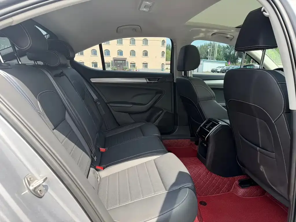 Skoda Superb — фото 3