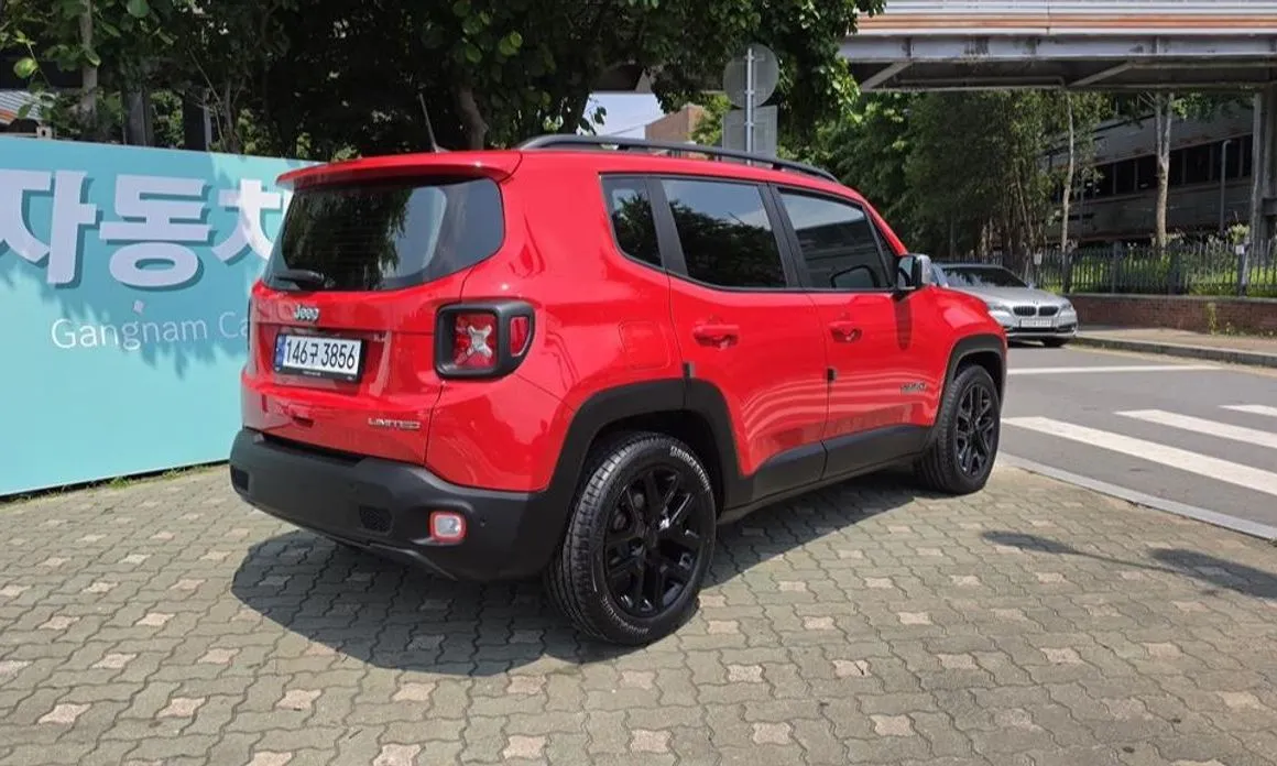 Jeep Renegade — фото 6
