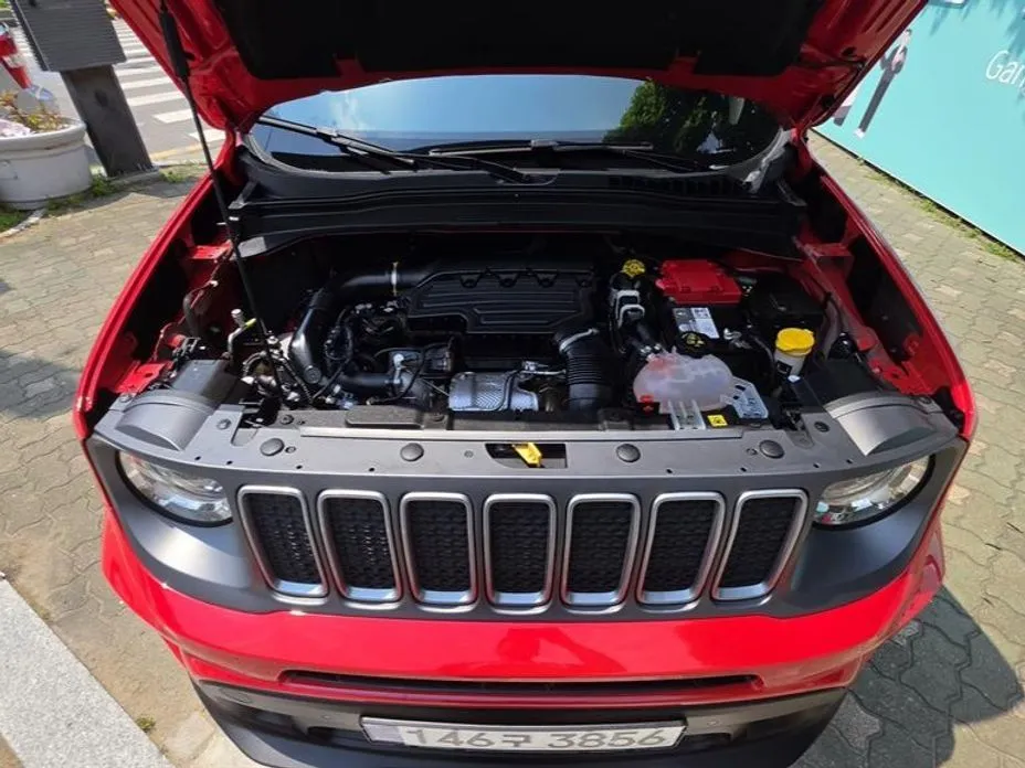 Jeep Renegade — фото 4