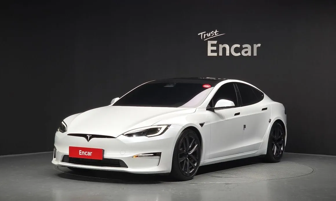 Tesla Model S — фото 1