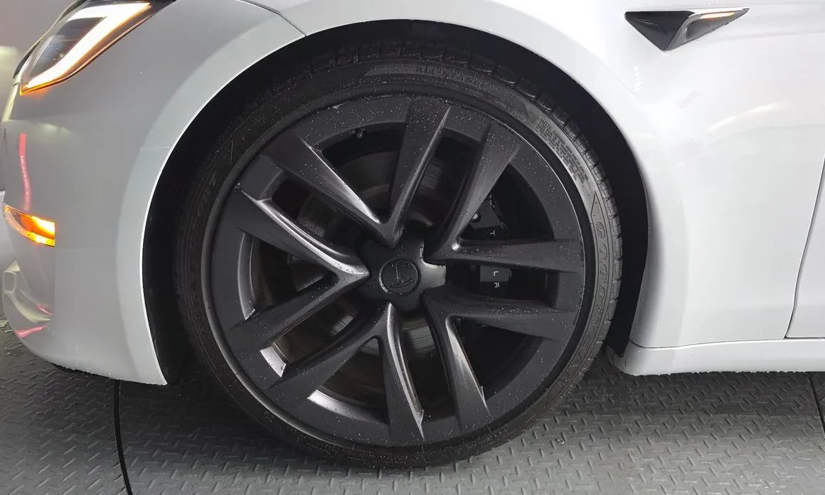 Tesla Model S — фото 10