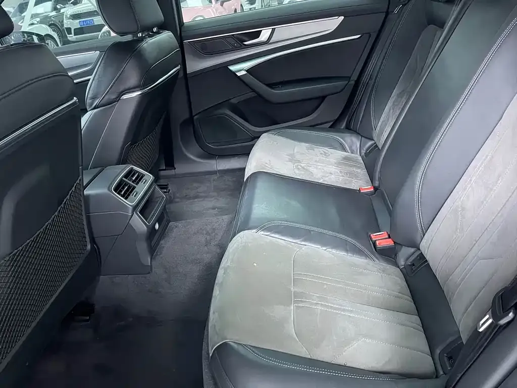 Audi A6L 2021 из CN, фото 2