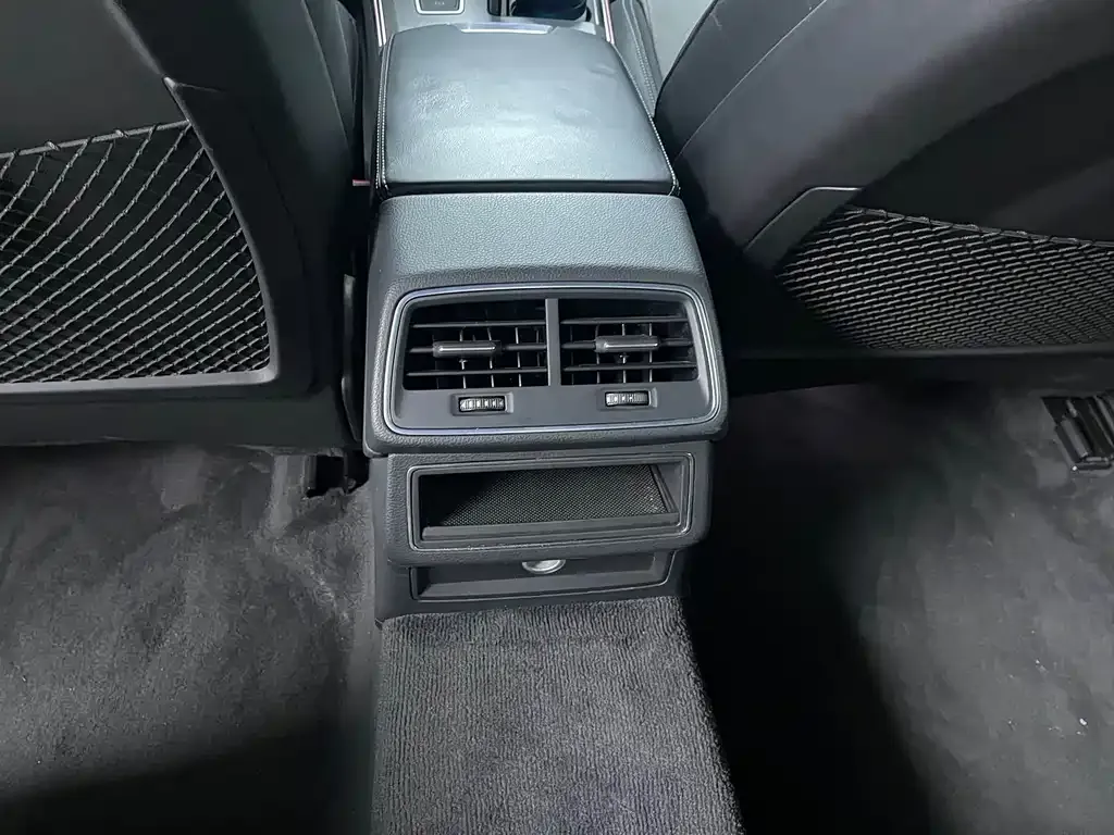 Audi A6L 2021 из CN, фото 5