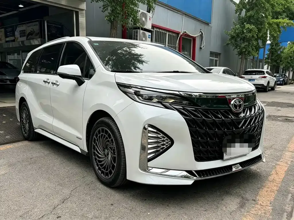 Toyota Granvia — фото 9