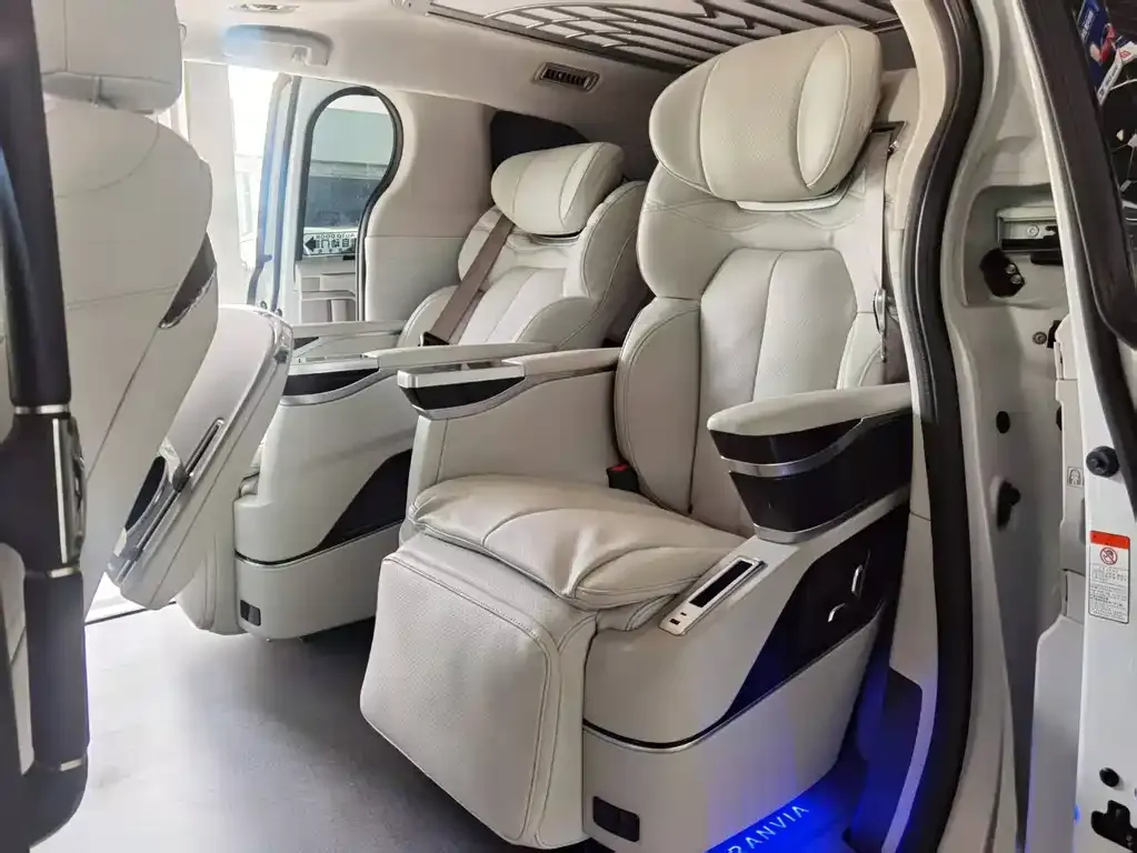 Toyota Granvia — фото 4