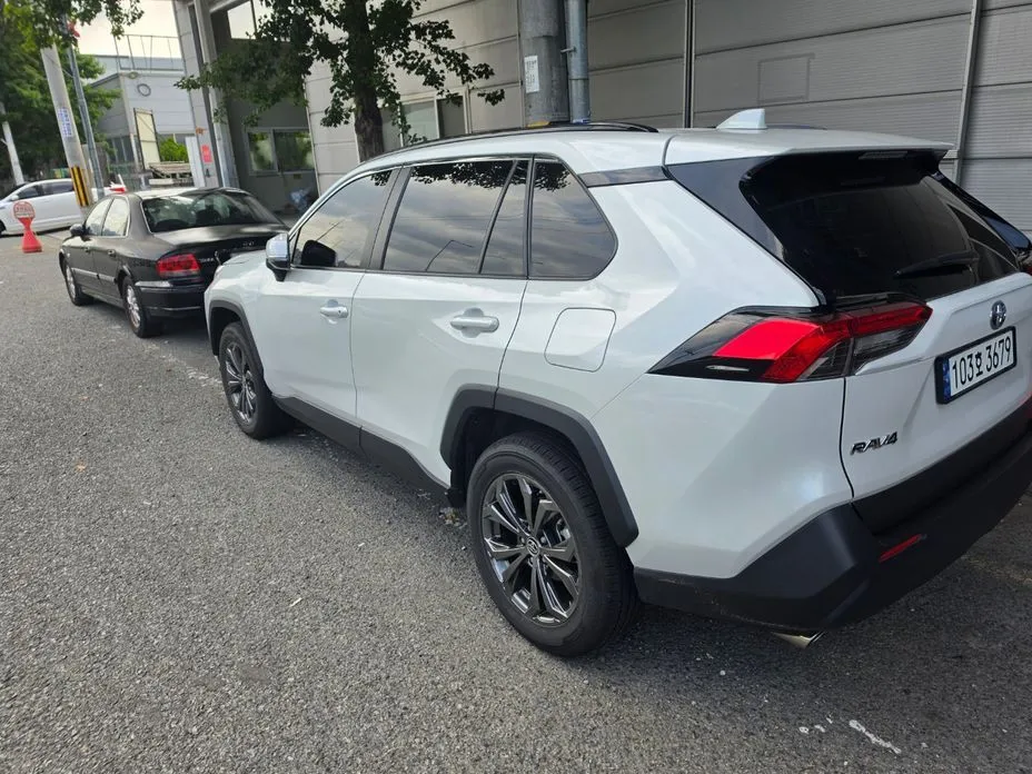 Toyota RAV4 2023 из KR, фото 5