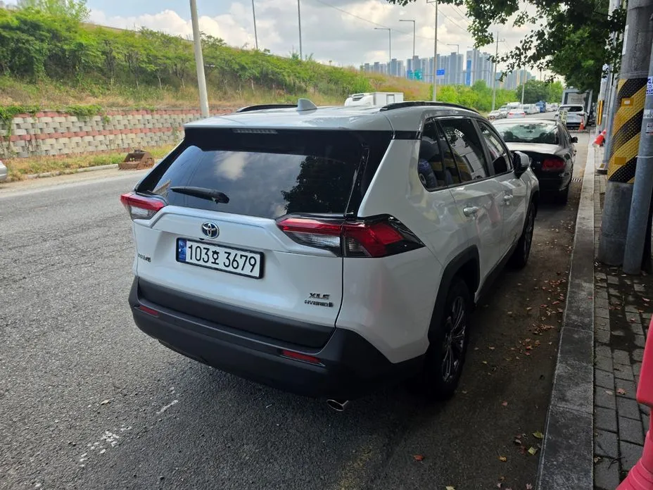 Toyota RAV4 2023 из KR, фото 2
