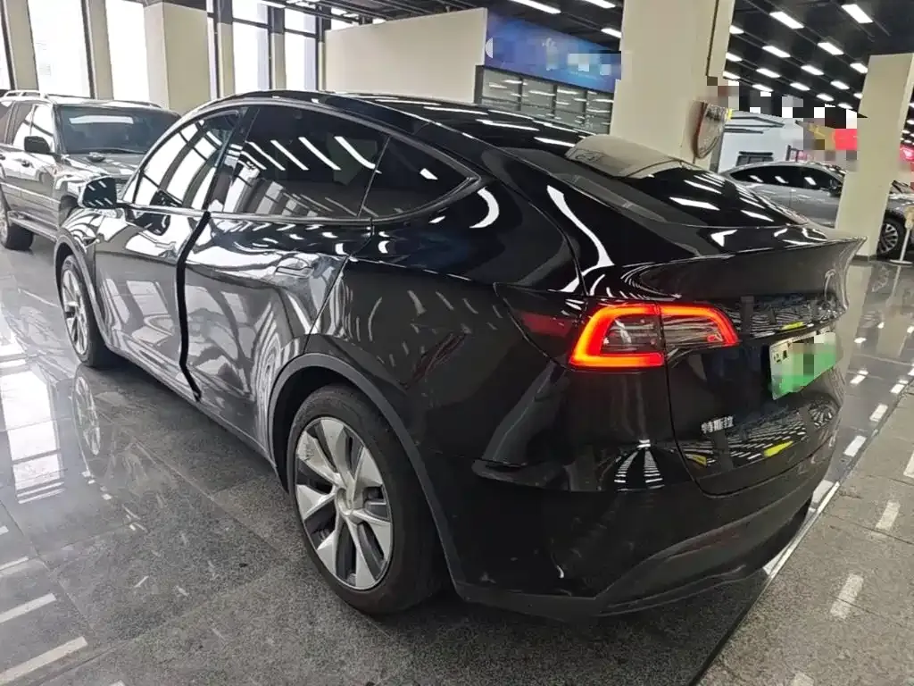 Tesla Model Y — фото 9