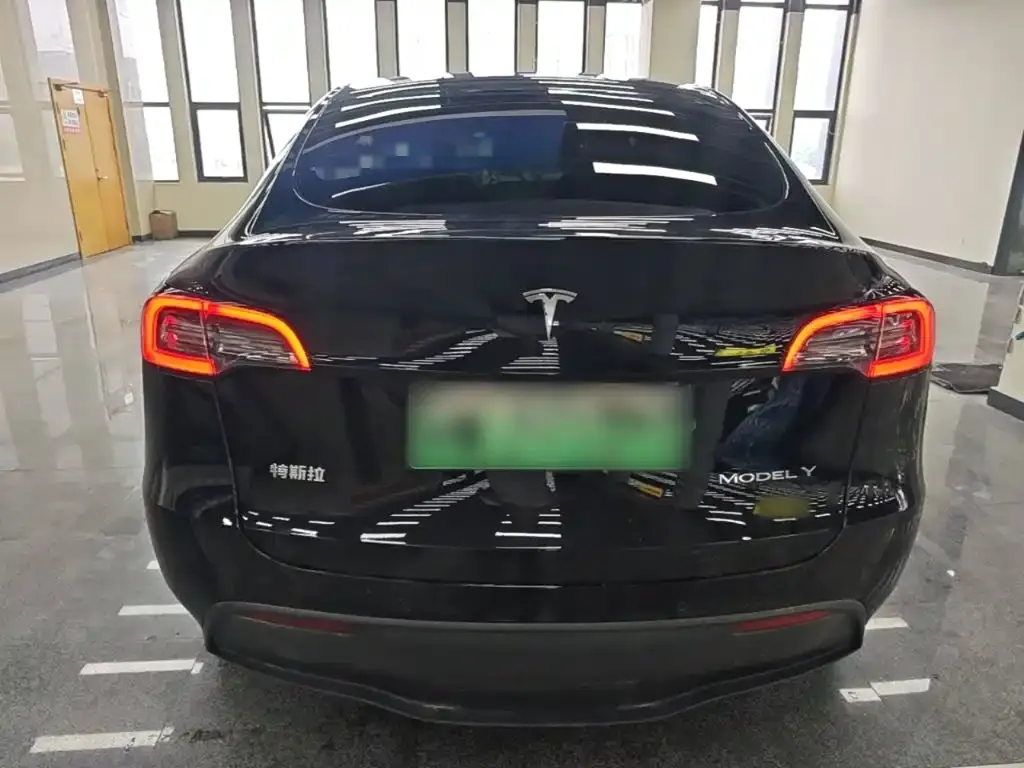 Tesla Model Y — фото 4
