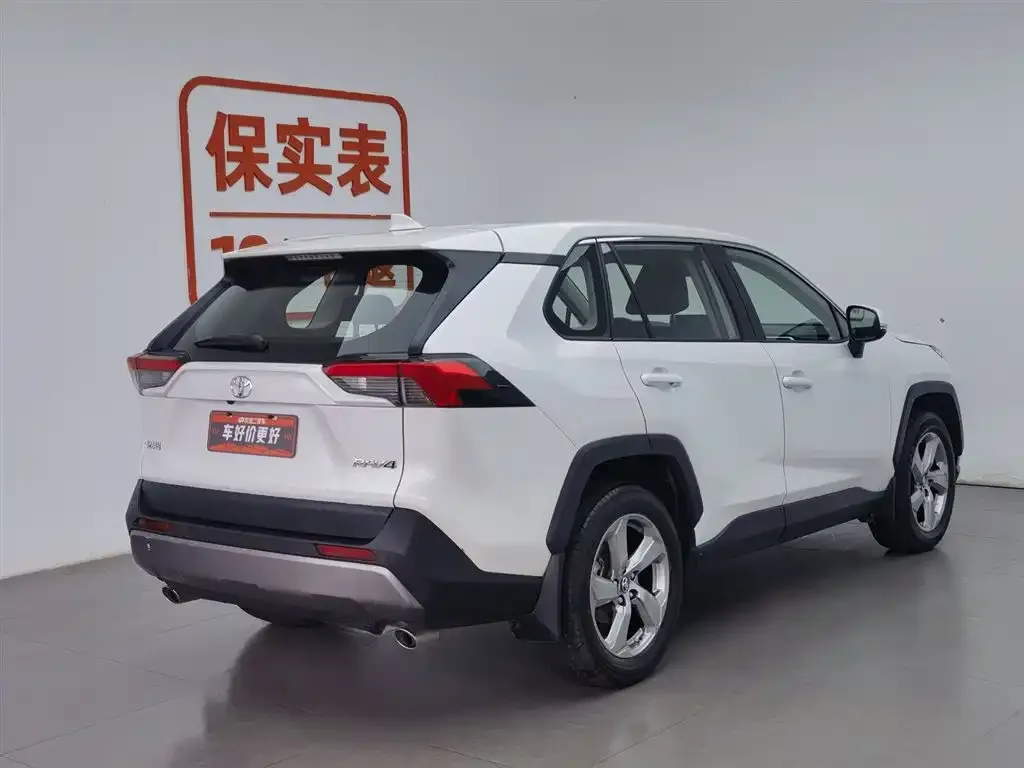 Toyota RAV4 — фото 3