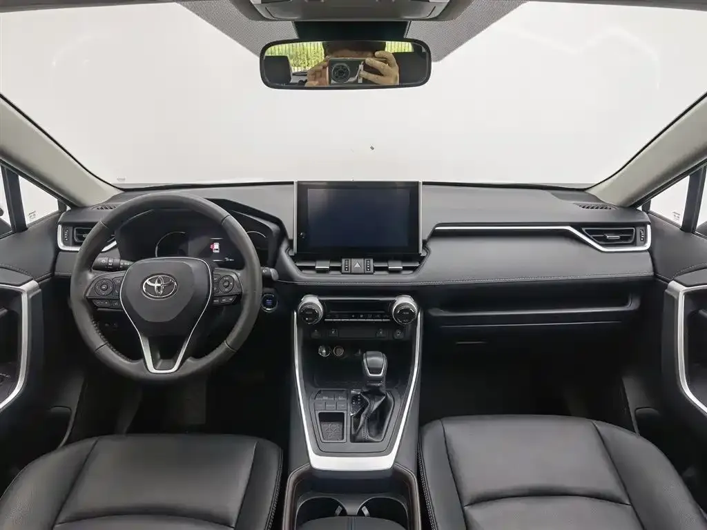 Toyota RAV4 — фото 5