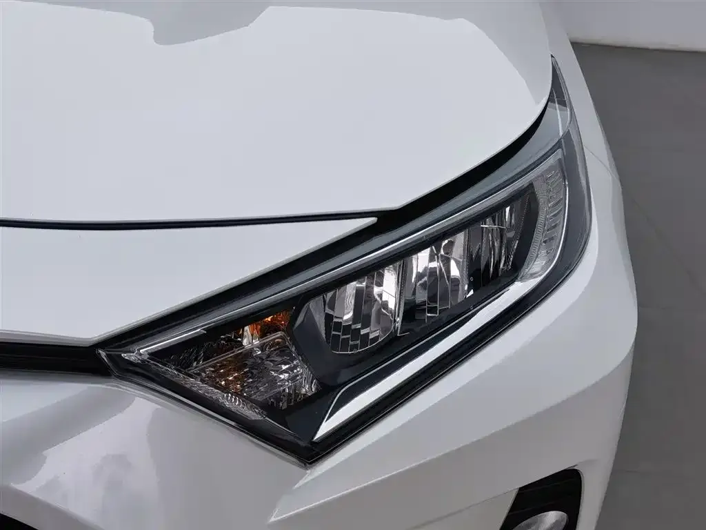 Toyota RAV4 — фото 4